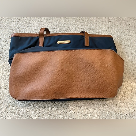 Michael Kors Kempton Small Tote in Navy - Picture 6 of 10